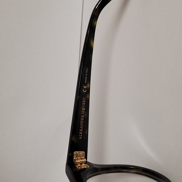 New Alexander Mqueen women's eyeglasses  frame 😍  ❤️ - Picture 3 of 8